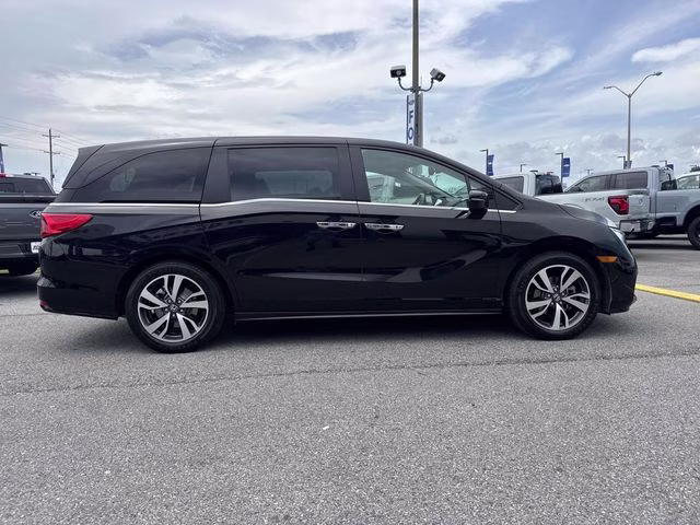2022 Black Honda Odyssey Touring FWD Van