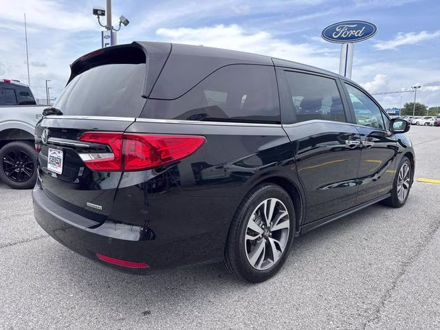 2022 Black Honda Odyssey Touring FWD Van