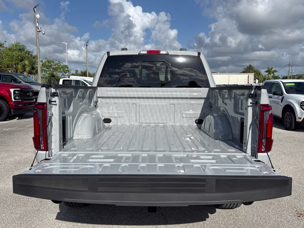 2026 Avalanche Ford F-150 Lariat 4X4 Truck