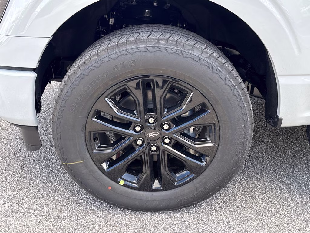 2026 Avalanche Ford F-150 Lariat 4X4 Truck
