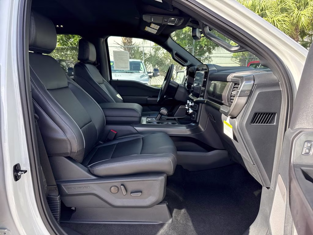2026 Avalanche Ford F-150 Lariat 4X4 Truck