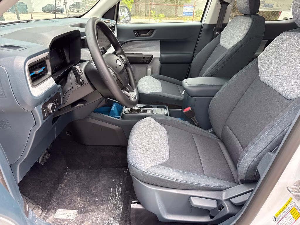 2026 Oxford White Ford Maverick XLT FWD Truck