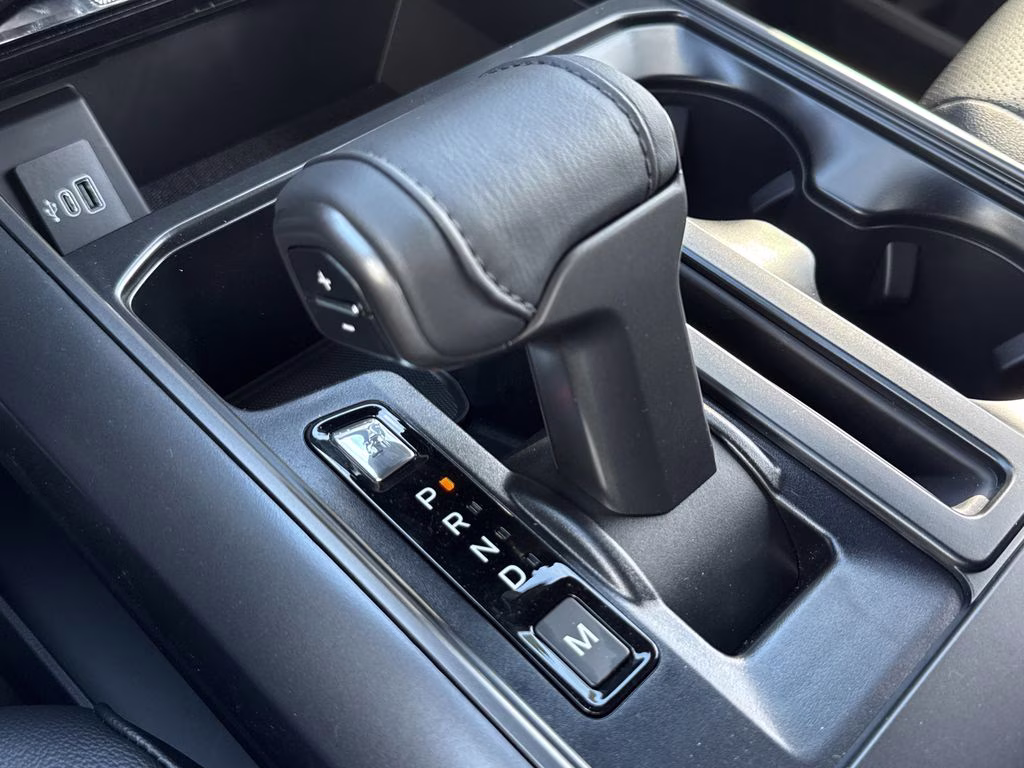 2026 Avalanche Ford F-150 Lariat 4X4 Truck