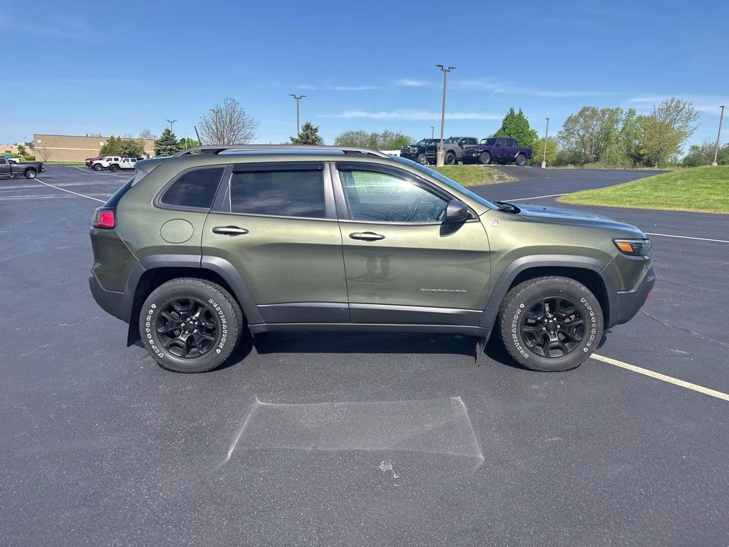 2019 Olive Green Pearlcoat Jeep Cherokee Trailhawk 4X4 SUV