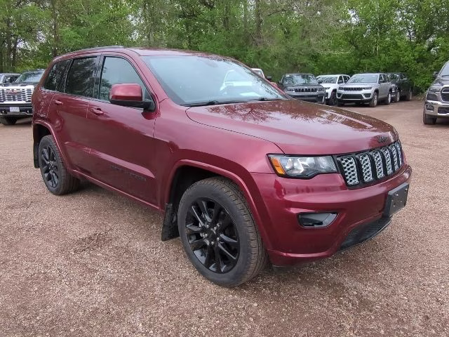 2018 Velvet Red Pearlcoat Jeep Grand Cherokee Altitude 4X4 SUV