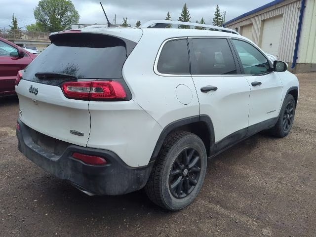 2018 Bright White Clearcoat Jeep Cherokee Latitude 4X4 SUV
