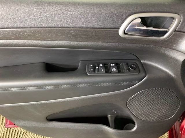 2018 Velvet Red Pearlcoat Jeep Grand Cherokee Altitude 4X4 SUV