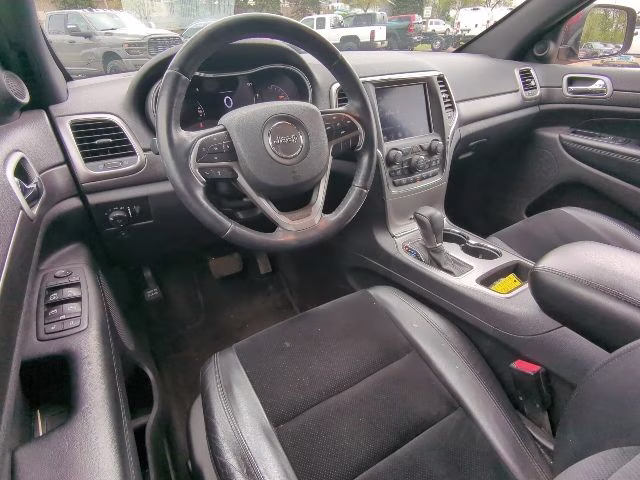2018 Velvet Red Pearlcoat Jeep Grand Cherokee Altitude 4X4 SUV