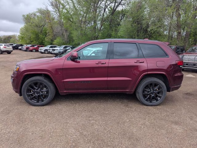 2018 Velvet Red Pearlcoat Jeep Grand Cherokee Altitude 4X4 SUV