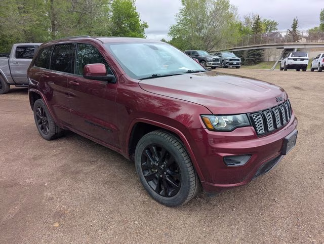 2018 Velvet Red Pearlcoat Jeep Grand Cherokee Altitude 4X4 SUV