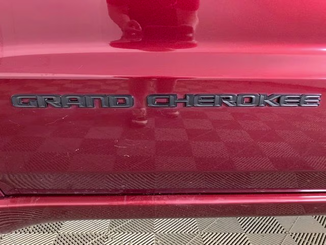 2018 Velvet Red Pearlcoat Jeep Grand Cherokee Altitude 4X4 SUV