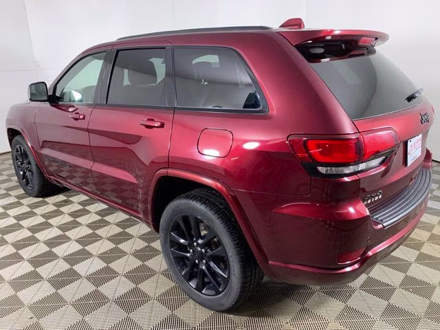 2018 Velvet Red Pearlcoat Jeep Grand Cherokee Altitude 4X4 SUV