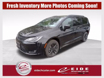 2020 Brilliant Black Crystal Pearlcoat Chrysler Pacifica Launch Edition Van