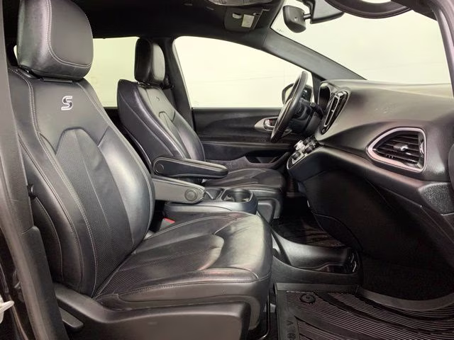 2020 Brilliant Black Crystal Pearlcoat Chrysler Pacifica Launch Edition AWD Van