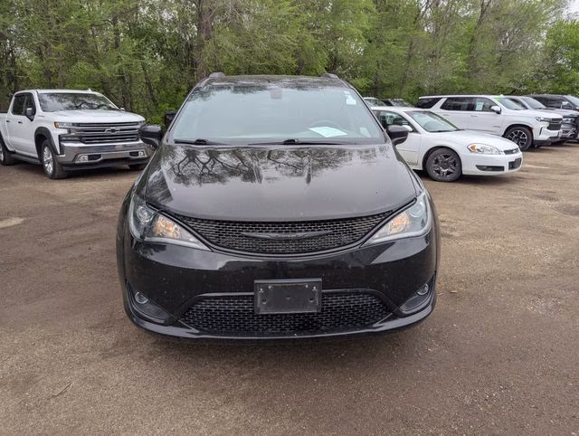 2020 Brilliant Black Crystal Pearlcoat Chrysler Pacifica Launch Edition AWD Van