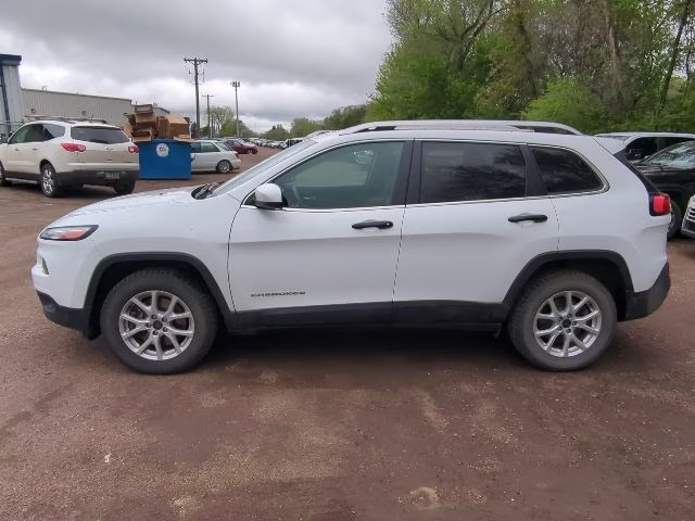 2018 Bright White Clearcoat Jeep Cherokee Latitude 4X4 SUV