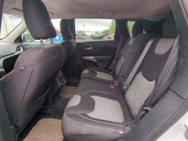 2018 Bright White Clearcoat Jeep Cherokee Latitude 4X4 SUV