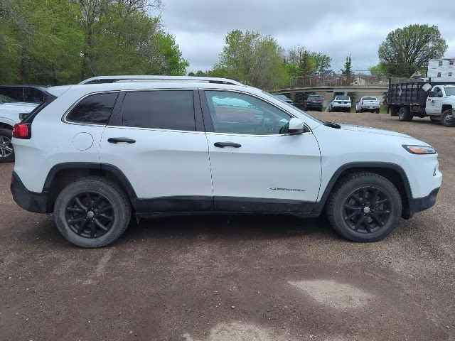 2018 Bright White Clearcoat Jeep Cherokee Latitude 4X4 SUV