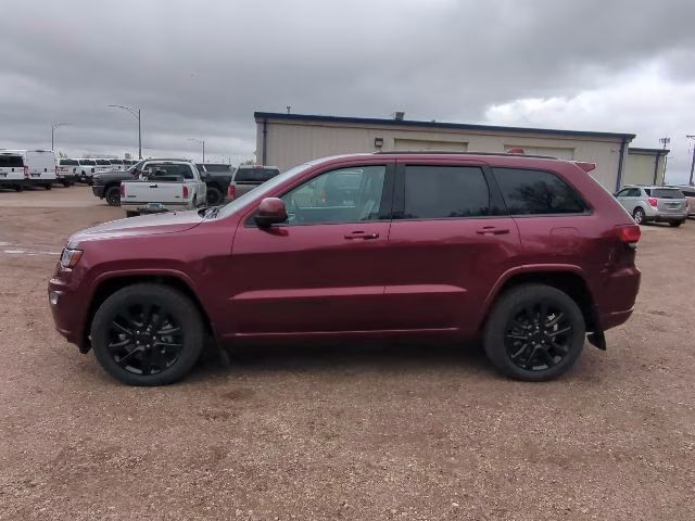 2018 Velvet Red Pearlcoat Jeep Grand Cherokee Altitude 4X4 SUV