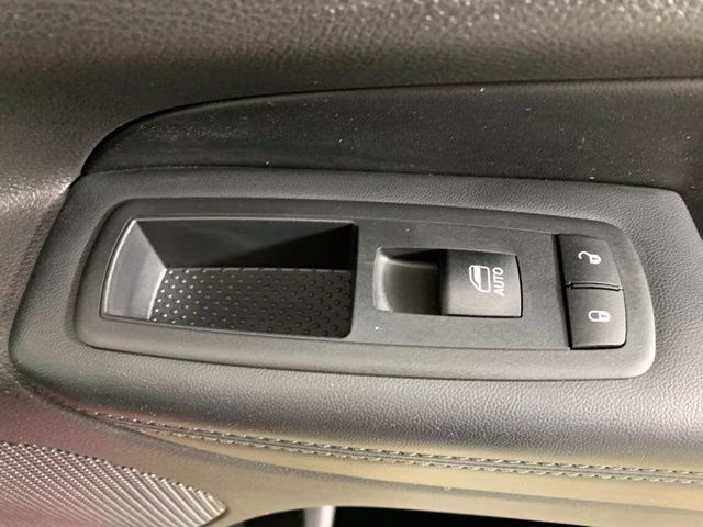 2018 Velvet Red Pearlcoat Jeep Grand Cherokee Altitude 4X4 SUV