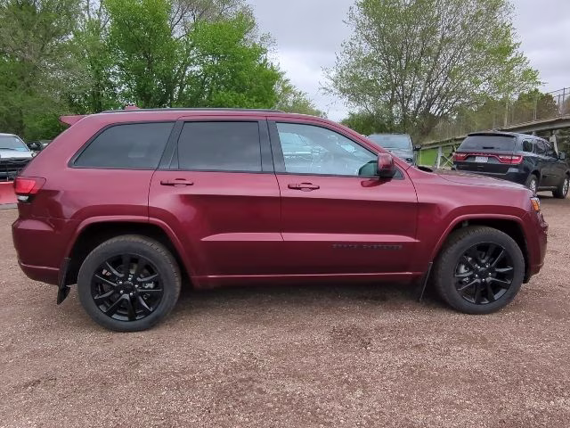2018 Velvet Red Pearlcoat Jeep Grand Cherokee Altitude 4X4 SUV