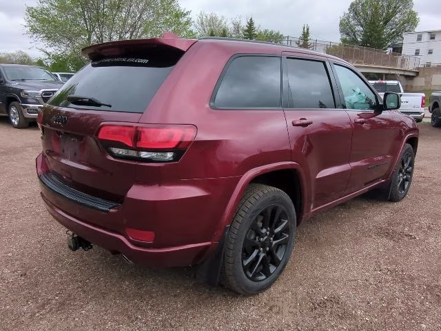 2018 Velvet Red Pearlcoat Jeep Grand Cherokee Altitude 4X4 SUV