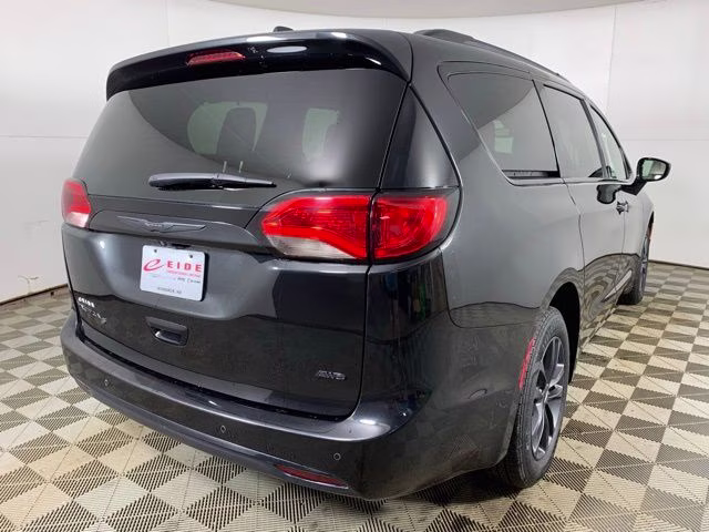 2020 Brilliant Black Crystal Pearlcoat Chrysler Pacifica Launch Edition AWD Van