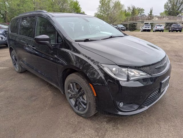 2020 Brilliant Black Crystal Pearlcoat Chrysler Pacifica Launch Edition AWD Van