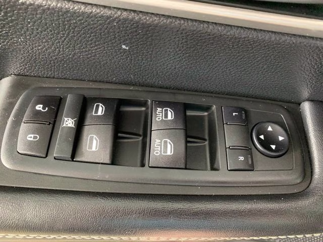 2020 Brilliant Black Crystal Pearlcoat Chrysler Pacifica Launch Edition AWD Van