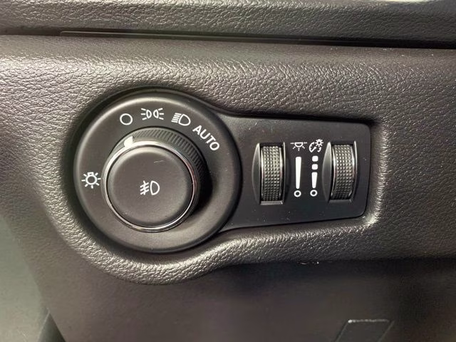 2020 Brilliant Black Crystal Pearlcoat Chrysler Pacifica Launch Edition AWD Van