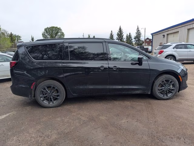 2020 Brilliant Black Crystal Pearlcoat Chrysler Pacifica Launch Edition AWD Van