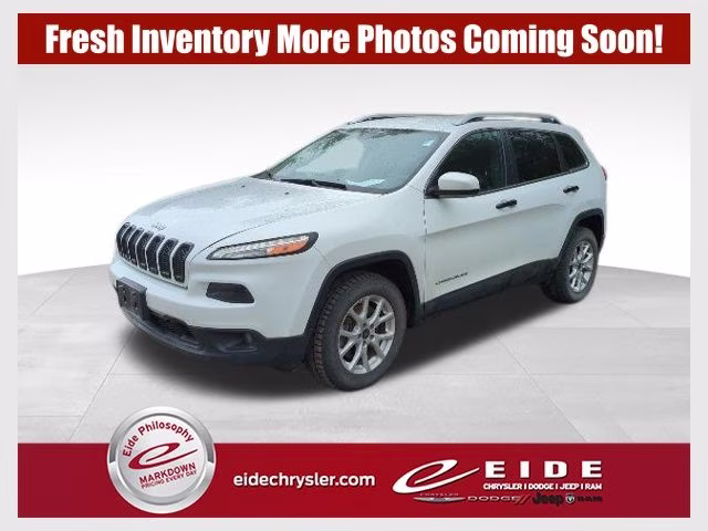 2018 Bright White Clearcoat Jeep Cherokee Latitude 4X4 SUV