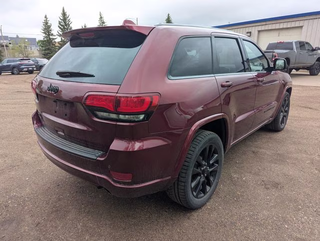 2018 Velvet Red Pearlcoat Jeep Grand Cherokee Altitude 4X4 SUV