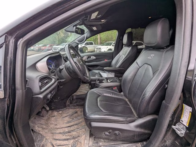 2020 Brilliant Black Crystal Pearlcoat Chrysler Pacifica Launch Edition AWD Van
