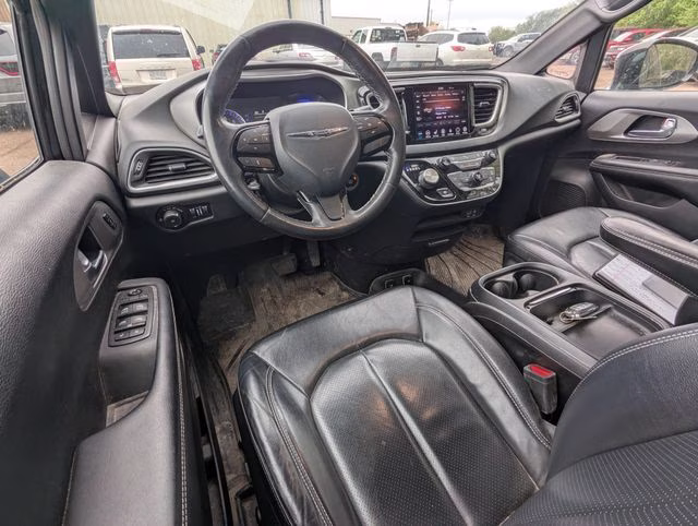 2020 Brilliant Black Crystal Pearlcoat Chrysler Pacifica Launch Edition AWD Van