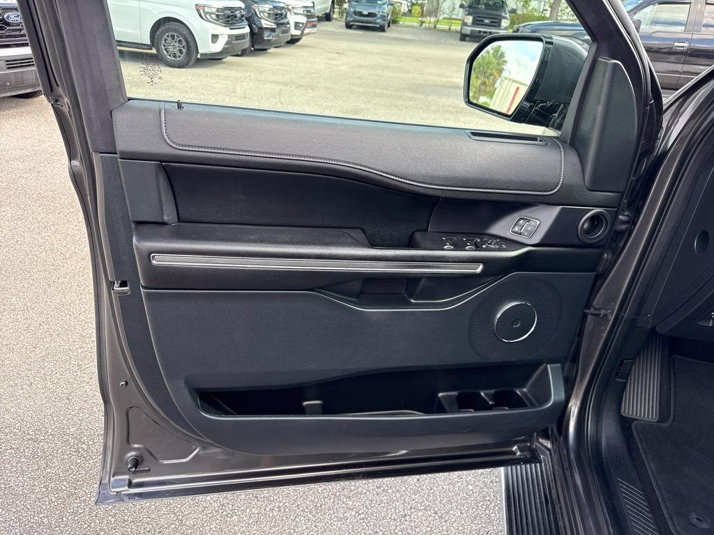 2020 Magnetic Metallic Ford Expedition XLT RWD SUV