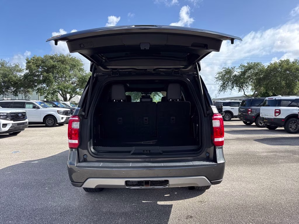 2020 Magnetic Metallic Ford Expedition XLT RWD SUV