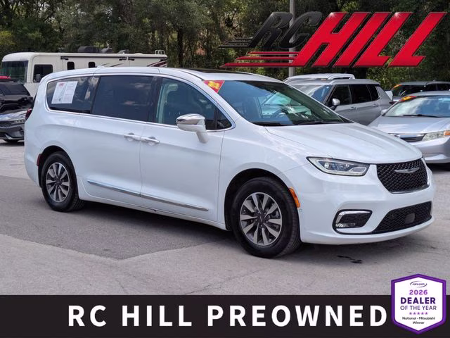 2022 Chrysler Pacifica Hybrid Limited Hybrid's photo