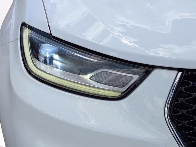 2022 Bright White Clearcoat Chrysler Pacifica Hybrid Limited FWD Van