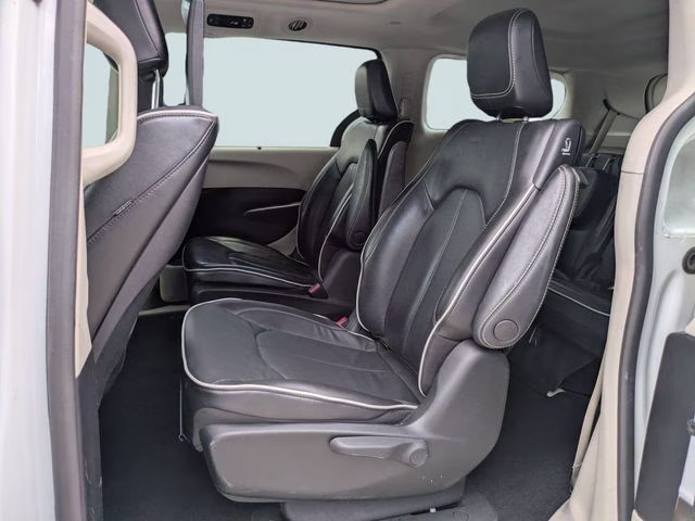 2022 Bright White Clearcoat Chrysler Pacifica Hybrid Limited FWD Van