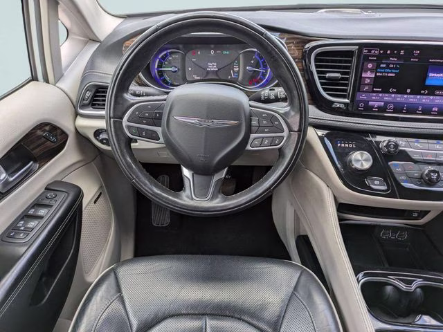 2022 Bright White Clearcoat Chrysler Pacifica Hybrid Limited FWD Van