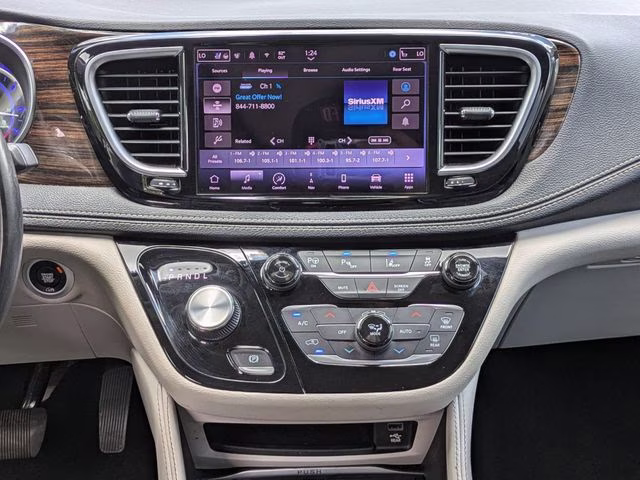 2022 Bright White Clearcoat Chrysler Pacifica Hybrid Limited FWD Van