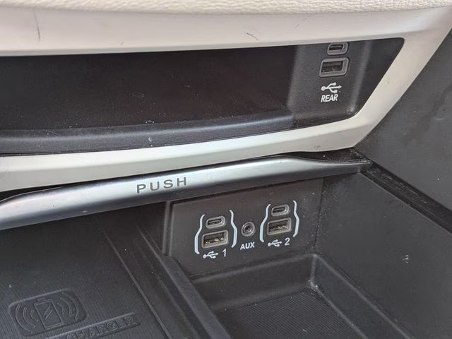 2022 Bright White Clearcoat Chrysler Pacifica Hybrid Limited FWD Van
