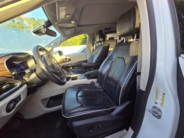 2022 Bright White Clearcoat Chrysler Pacifica Hybrid Limited FWD Van