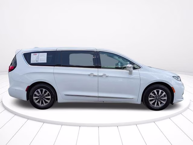 2022 Bright White Clearcoat Chrysler Pacifica Hybrid Limited FWD Van