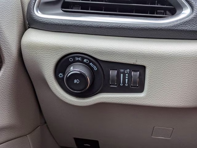 2022 Bright White Clearcoat Chrysler Pacifica Hybrid Limited FWD Van