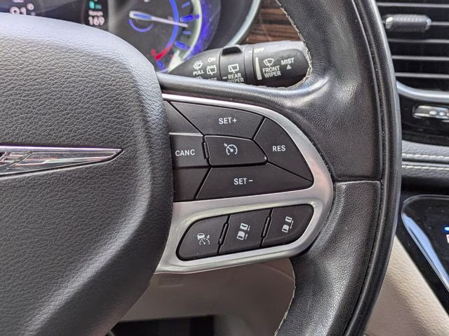 2022 Bright White Clearcoat Chrysler Pacifica Hybrid Limited FWD Van