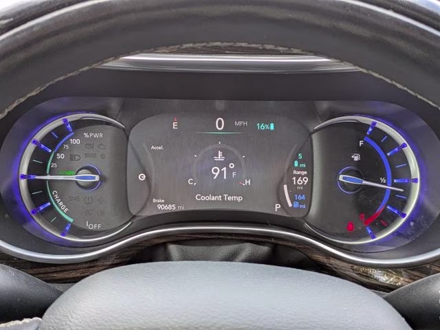 2022 Bright White Clearcoat Chrysler Pacifica Hybrid Limited FWD Van