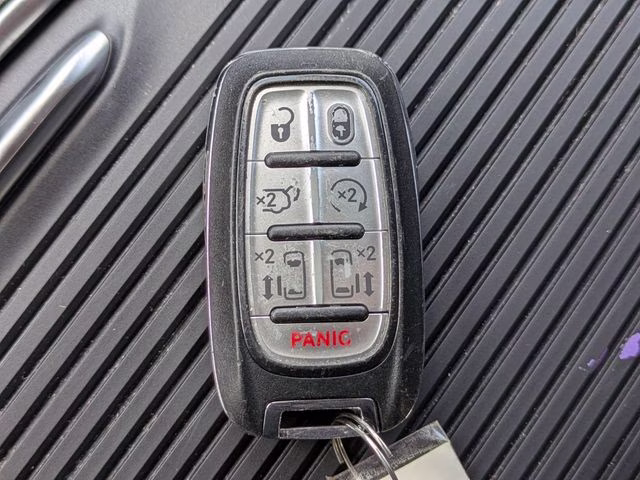 2022 Bright White Clearcoat Chrysler Pacifica Hybrid Limited FWD Van