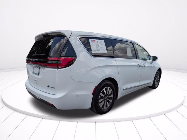 2022 Bright White Clearcoat Chrysler Pacifica Hybrid Limited FWD Van